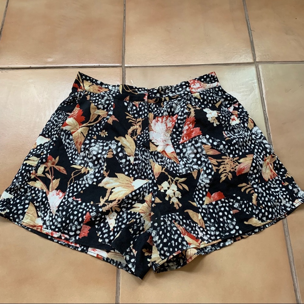 TOPSHOP Floral Black Shorts Size 6